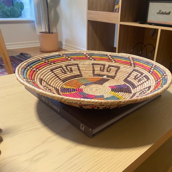 Woven African basket - Picture 2 of 3